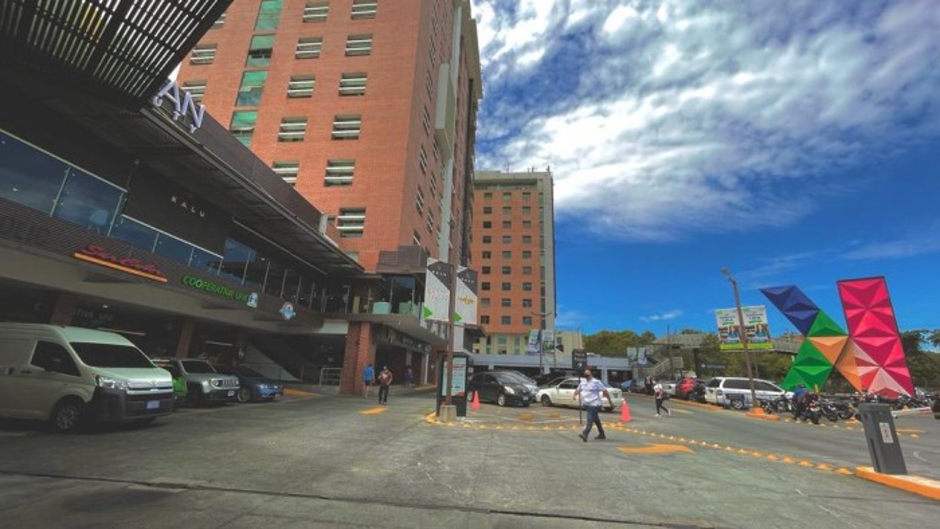 LOCAL COMERCIAL EN EL NARANJO, ZONA 4 MIXCO