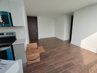 📍 APARTAMENTO EQUIPADO EN VENTA – 3 HAB | EDIFICIO ROSELLÓ | ZONA 13 - 3