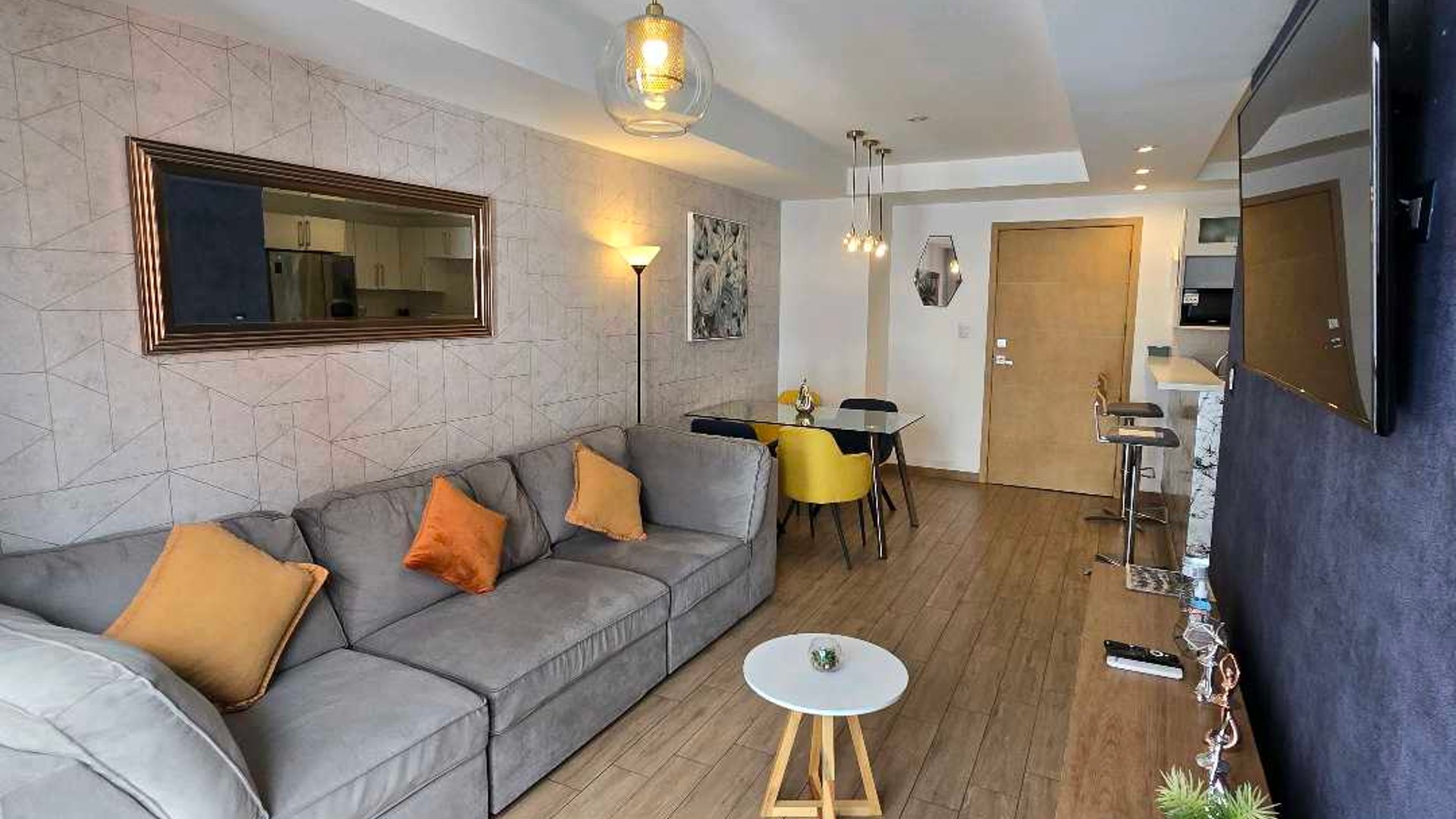 APARTAMENTO AMUEBLADO EN ALQUILER EN ZONA 10 - - Miniatura 3