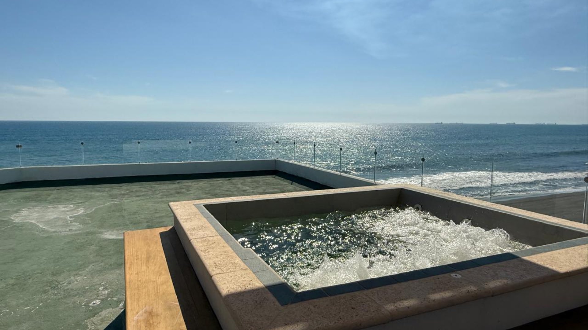 Apartamentos Frente al Mar con  Título de Propiedad en Venta - Miniatura 6