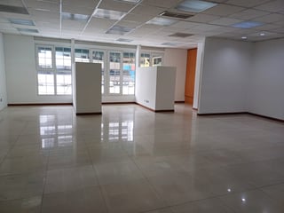 OFICINA EN RENTA EN CASA VERANDA ZONA 10 - 4