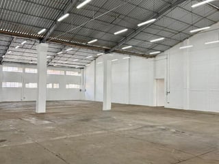 Bodega en Alquiler - Calz. Atanasio Tzul, zona 8. - 3