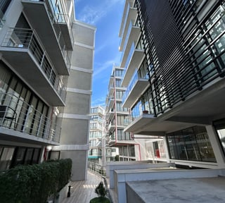 Vendo apartamento amueblado en nivel bajo en Shift con patio