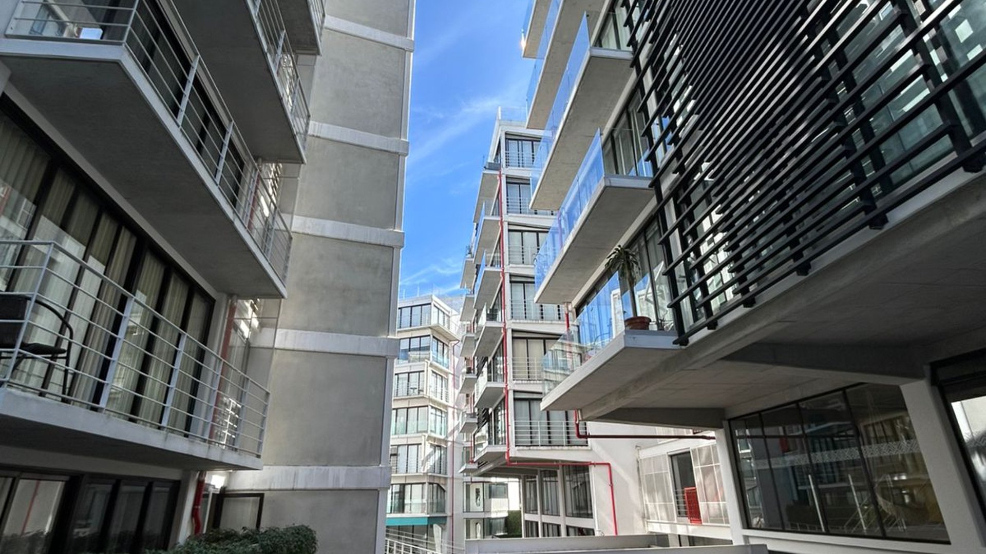 Vendo apartamento amueblado en nivel bajo en Shift con patio