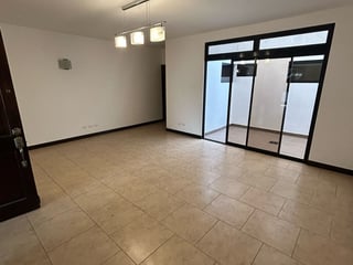 Alquiler de casa en zona 15 VH1 para oficinas ideal - 2