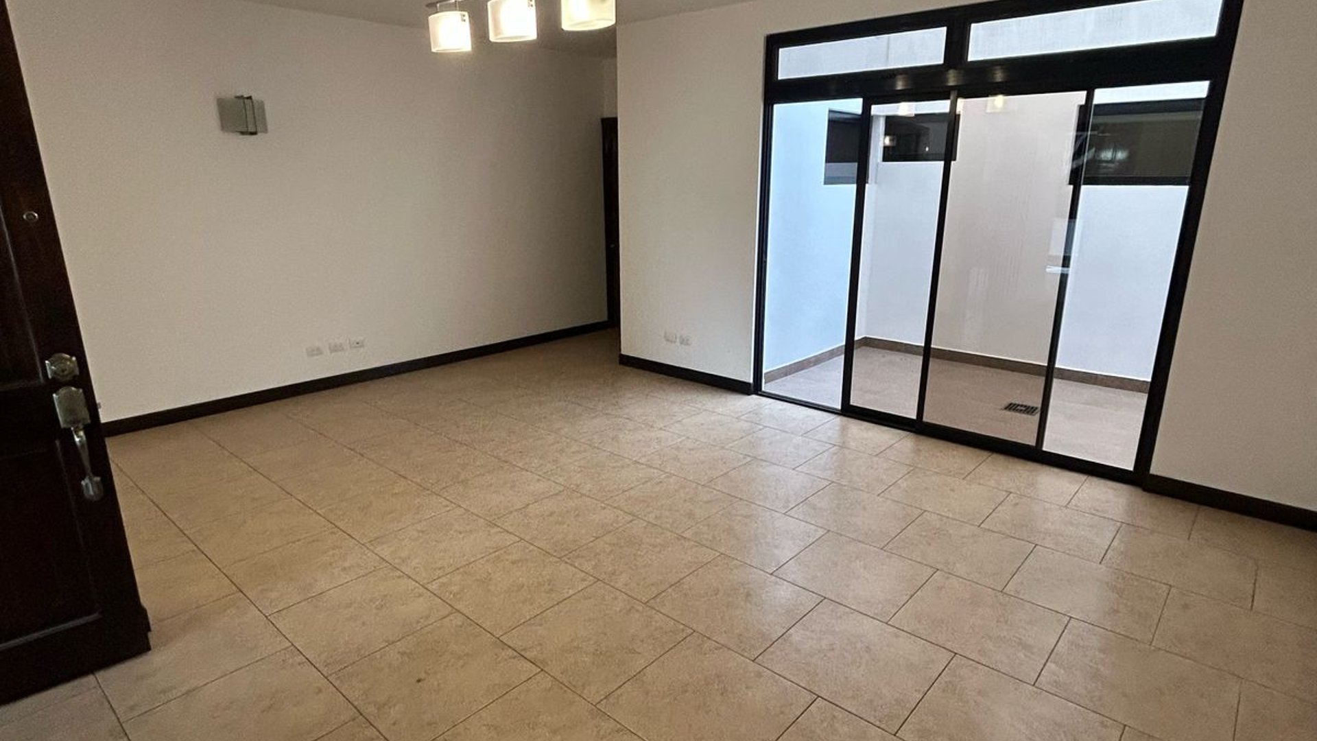 Alquiler de casa en zona 15 VH1 para oficinas ideal - Miniatura 2