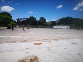 Se renta terreno 2 manzanas planas circuladas con portón amplio para transporte - 5
