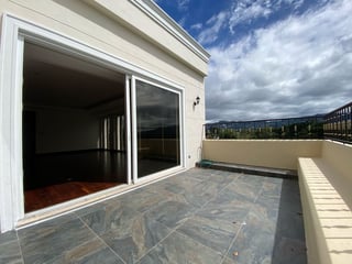 Apartamento de 2 niveles y terraza en alquiler, Quinta Avenida zona 14 - 2