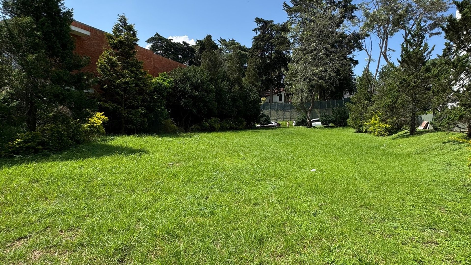 CLUB SAN ISIDRO / Terreno frente al campo en Venta, zona 16