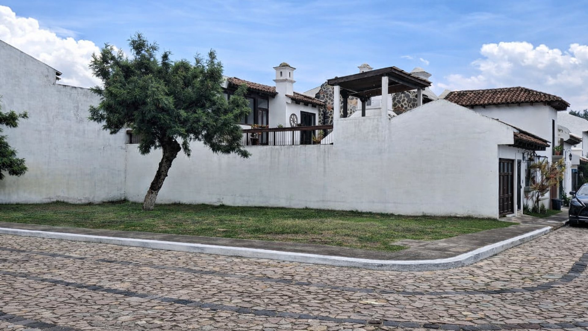 LOTE EN ESQUINA EN VENTA – PORTAL DE ANTIGUA - Miniatura 4