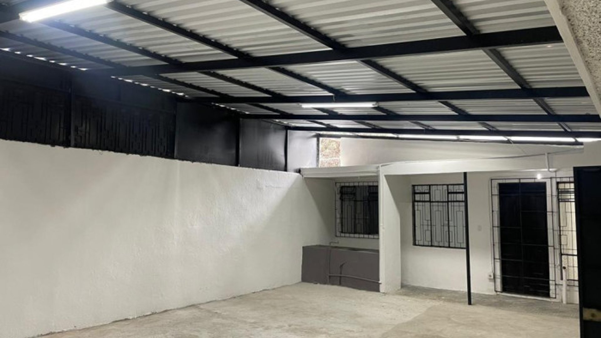 Propiedad Comercial en renta en zona 15 - Miniatura 2