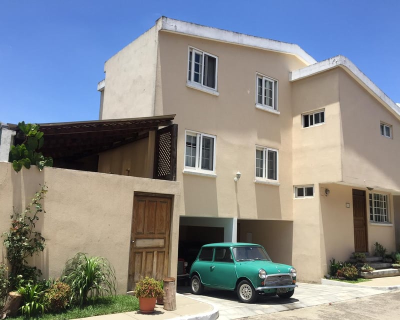 Vendo Linda Casa en Condominio Quebradas De Las Rosas, Zona 12