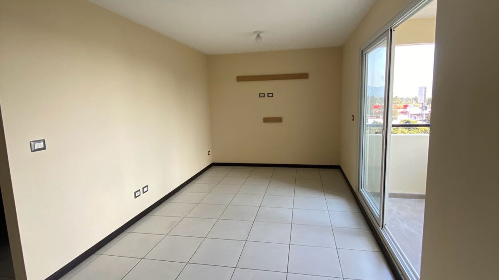 Apartamento en Renta en Vistas de las Charcas Zona 11 - Miniatura 3
