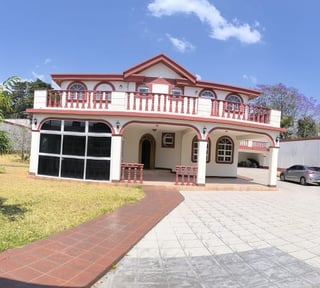 VENDO AMPLIA CASA EN ZONA 7 SECTOR MATEO FLORES