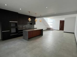 CASA EN VENTA EN LAS FUENTES ZONA 16 - Image 4