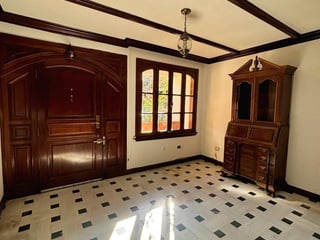 Casa en venta con jardín de 3 habitaciones en zona 14 Ref-5565 - Image 8