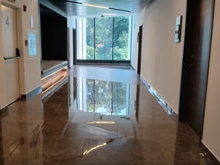 Rento Oficina Comercial en Zona 15 - 2