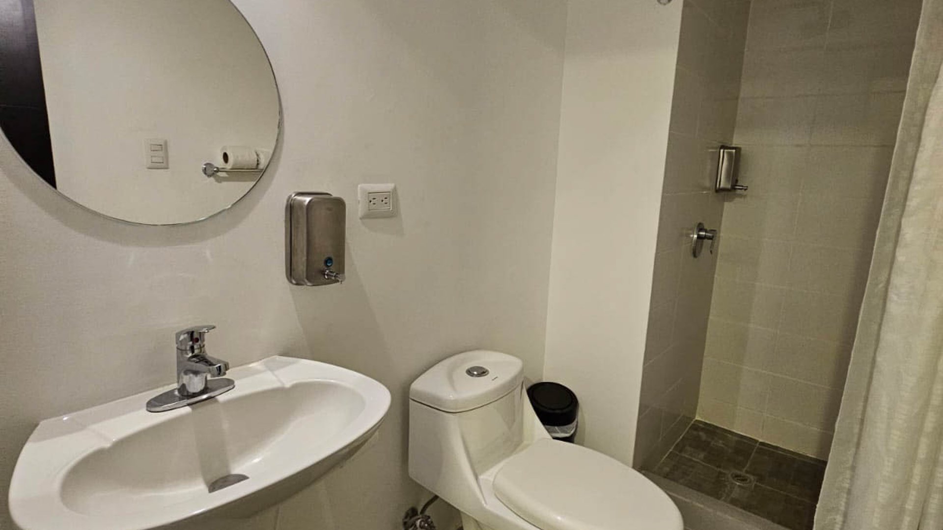 APARTAMENTO AMUEBLADO EN VENTA EN ZONA 14 - Miniatura 5