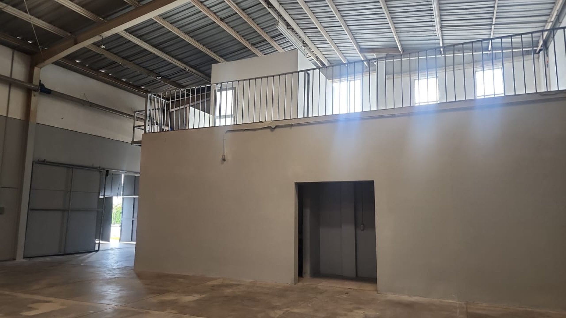 OFIBODEGA EN COMPLEJO ZONA 6 DE VILLA NUEVA - Miniatura 14