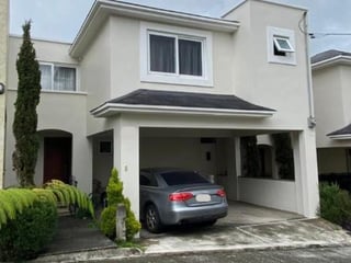 Casa en Venta Jardines de Arrazola Fraijanes Guatemala - Image 1
