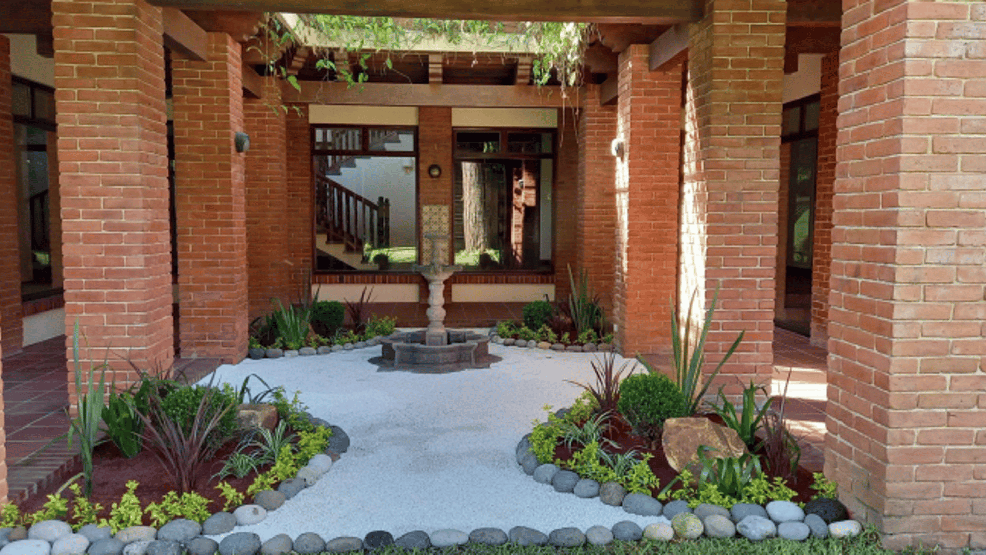 Casa en Renta zona 14 - excelente ubicación - Miniatura 2