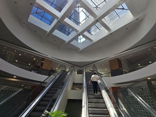 En Venta oficina en Zona 10 Cercano a Oakland Pace - Image 1