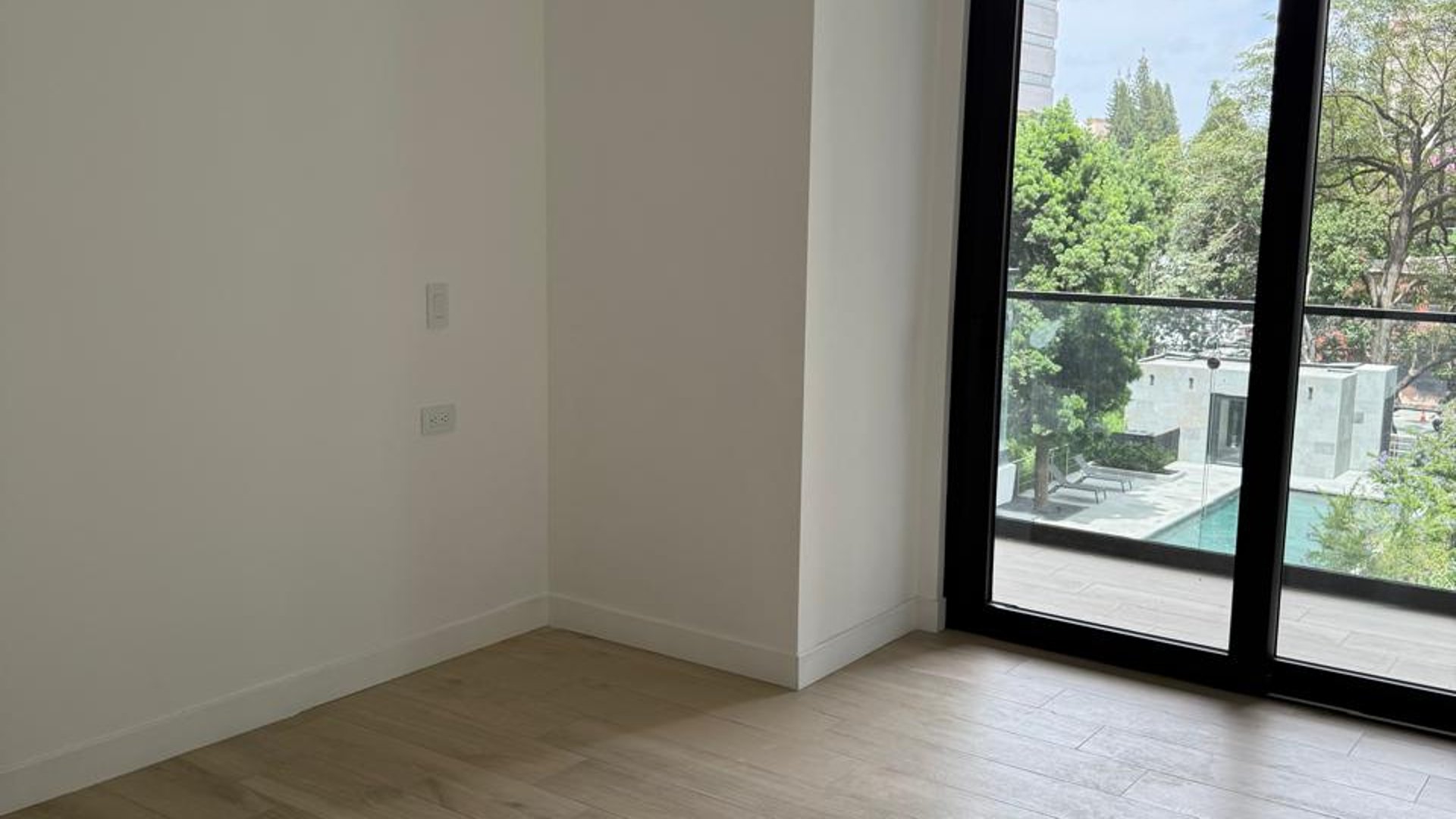 EDIFICIO FERRE DIEZ  ZONA 10 RENTA NUEVO APARTAMENTO AMUEBLADO  - Miniatura 6