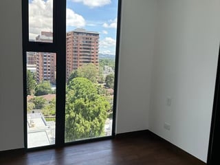 Apartamento en VENTA en Edificio Vasanta zona 10 - Image 3