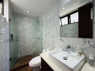 Venta de Hermoso Apartamento - Ikaria, Zona 15 - Image 15