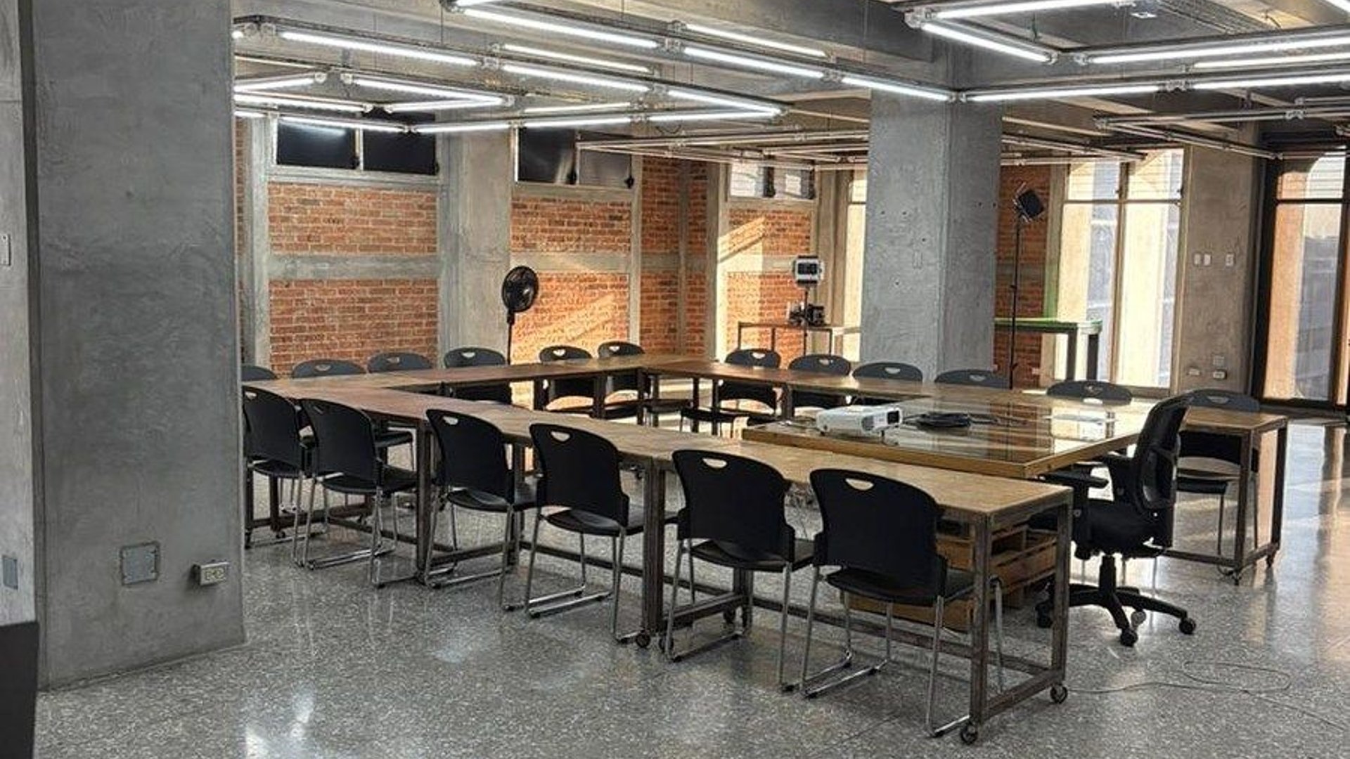 Oficinas en Alquiler – Edificio OEG, zona 4