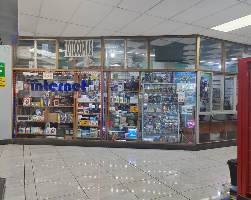 LOCAL COMERCIAL EN RENTA - CENTRO COMERCIAL CAPITOL