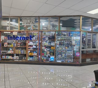 LOCAL COMERCIAL EN RENTA - CENTRO COMERCIAL CAPITOL