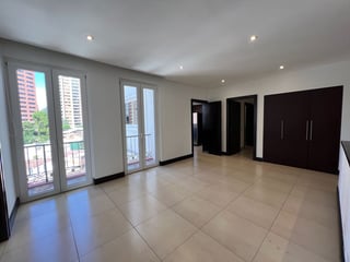 *Alquier amplio apartamento 2 niveles Quinta  Avenida, Zona 14* - 4
