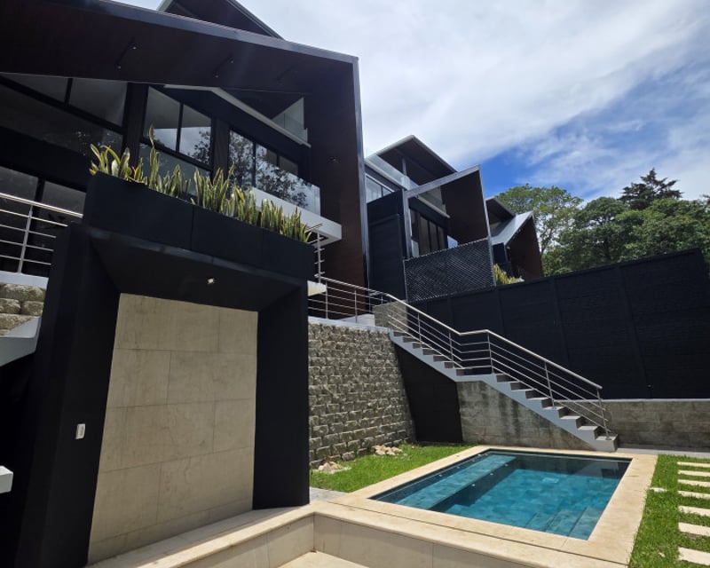 Exclusiva Casa en Venta en Laguna El Pino Guatemala