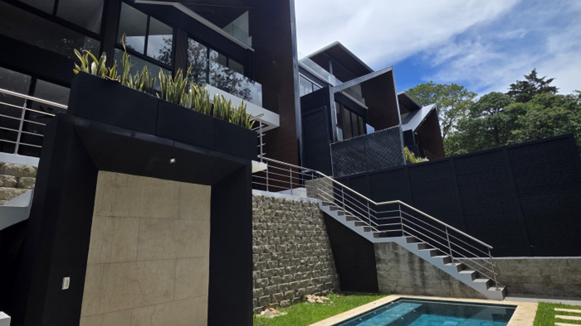 Exclusiva Casa en Venta en Laguna El Pino Guatemala