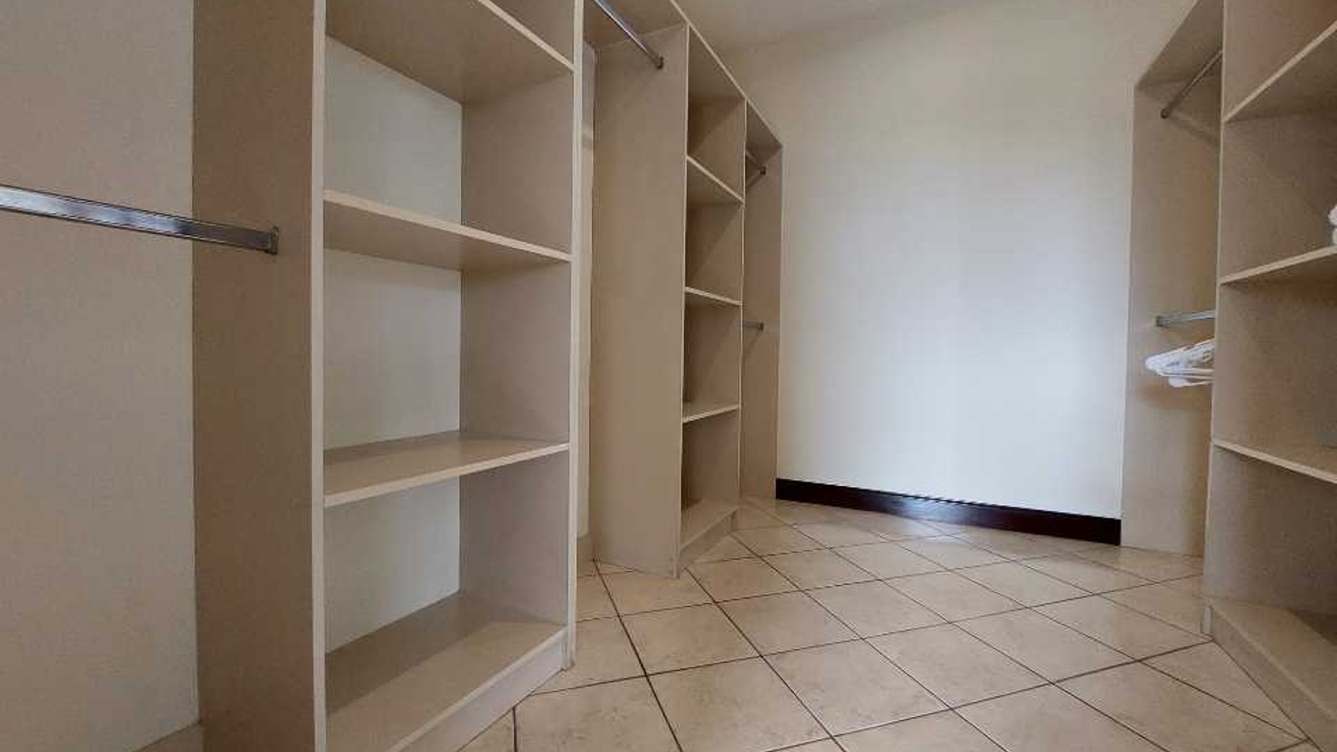 VENDO/ALQUILO APARTAMENTO EN MILENIA ZONA 10 DE 3 DORMITORIOS - Miniatura 7