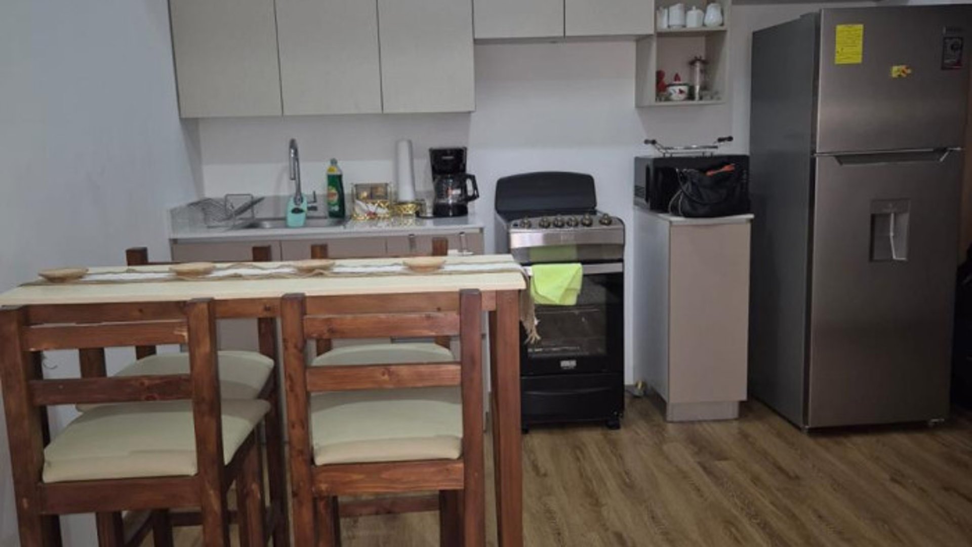 Rento Apartamento Nuevo Amueblado y Equipado en zona 2 - Miniatura 12