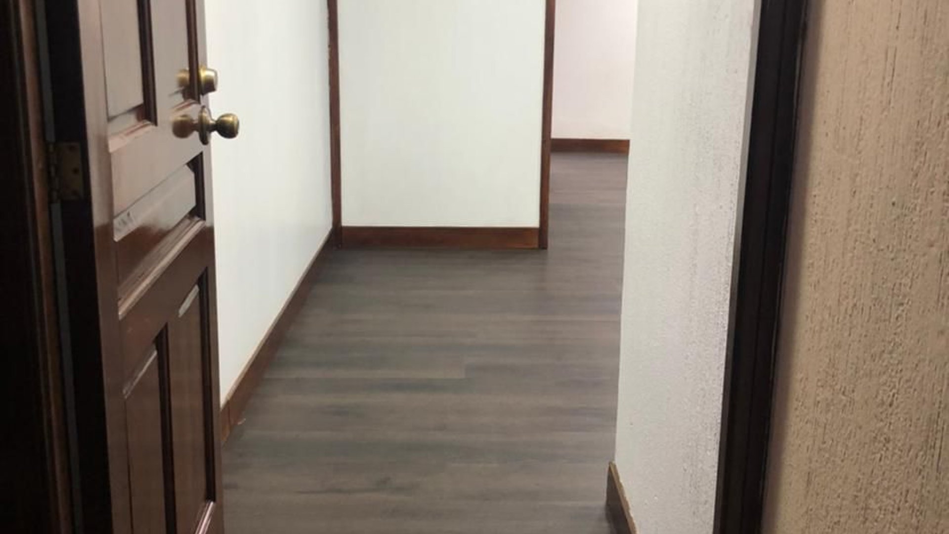 Alquiler o venta de oficina en El Edificio Reforma Montufar 