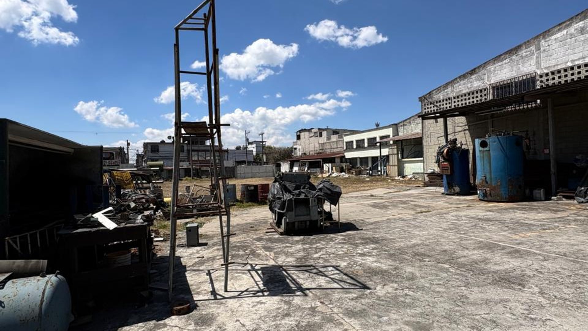 Bodega en venta-renta en Zona 6 Mixco - Miniatura 18