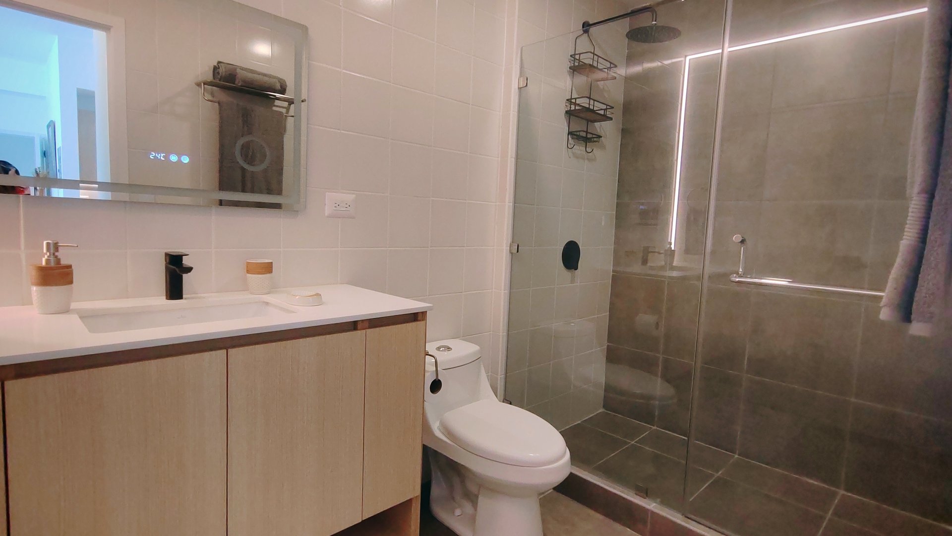 APARTAMENTO AMUEBLADO P/ESTRENAR,  EDIF. QUINCE ESQUINA, ZONA 15 - Miniatura 11