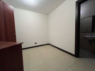 Venta de hermosa casa en Condominio – Colonia El Prado, Zona 10 - Image 24