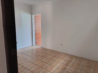 Venta/Alquiler casa para vivienda u oficinas Zona 15 Col. Tecún Umán - 3