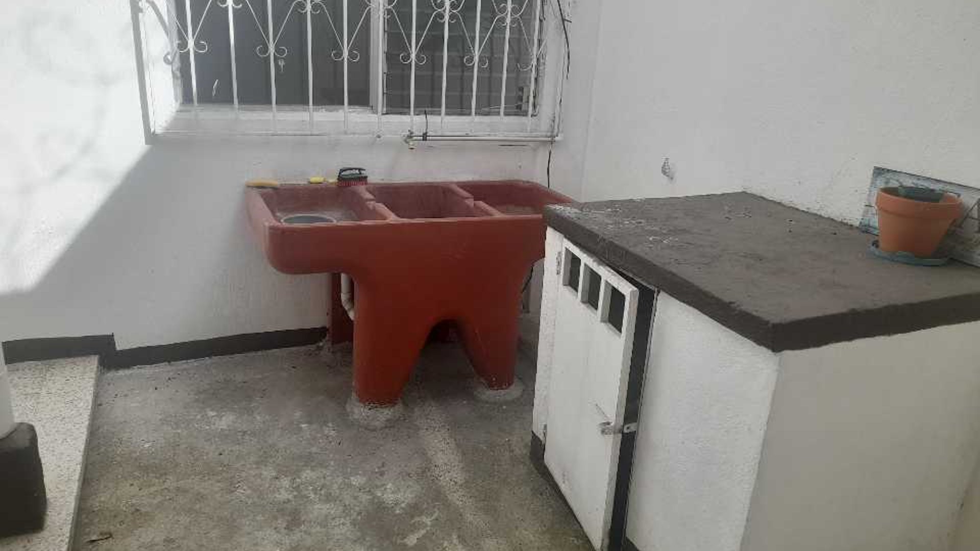 Renta Casa Zona 10, A pocos metros de Hospital Centro Medico - Miniatura 5