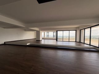 Penthouse en Venta – Edificio Milenia, Zona 10 - 2
