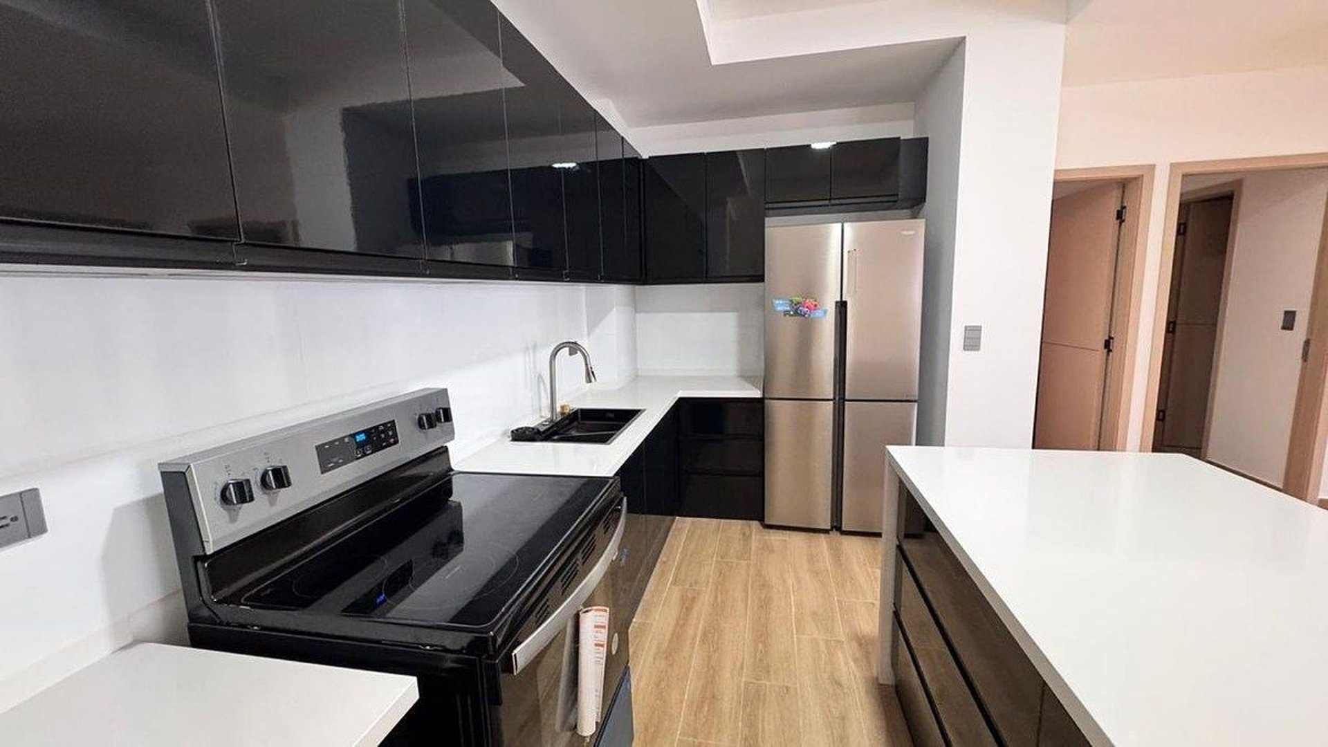 *APARTAMENTO EN ALQUILER – Edificio Sama, zona 15 VH2 - Miniatura 2