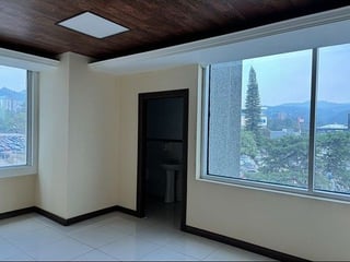 Oficinas en Venta en Centro Empresarial Zona Pradera – Zona 10 - 2