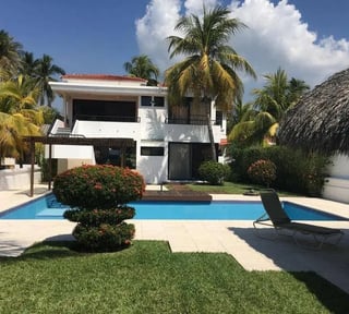 CASA EN VENTA FRENTE AL MAR – CHULAMAR, PUERTO DE SAN JOSÉ