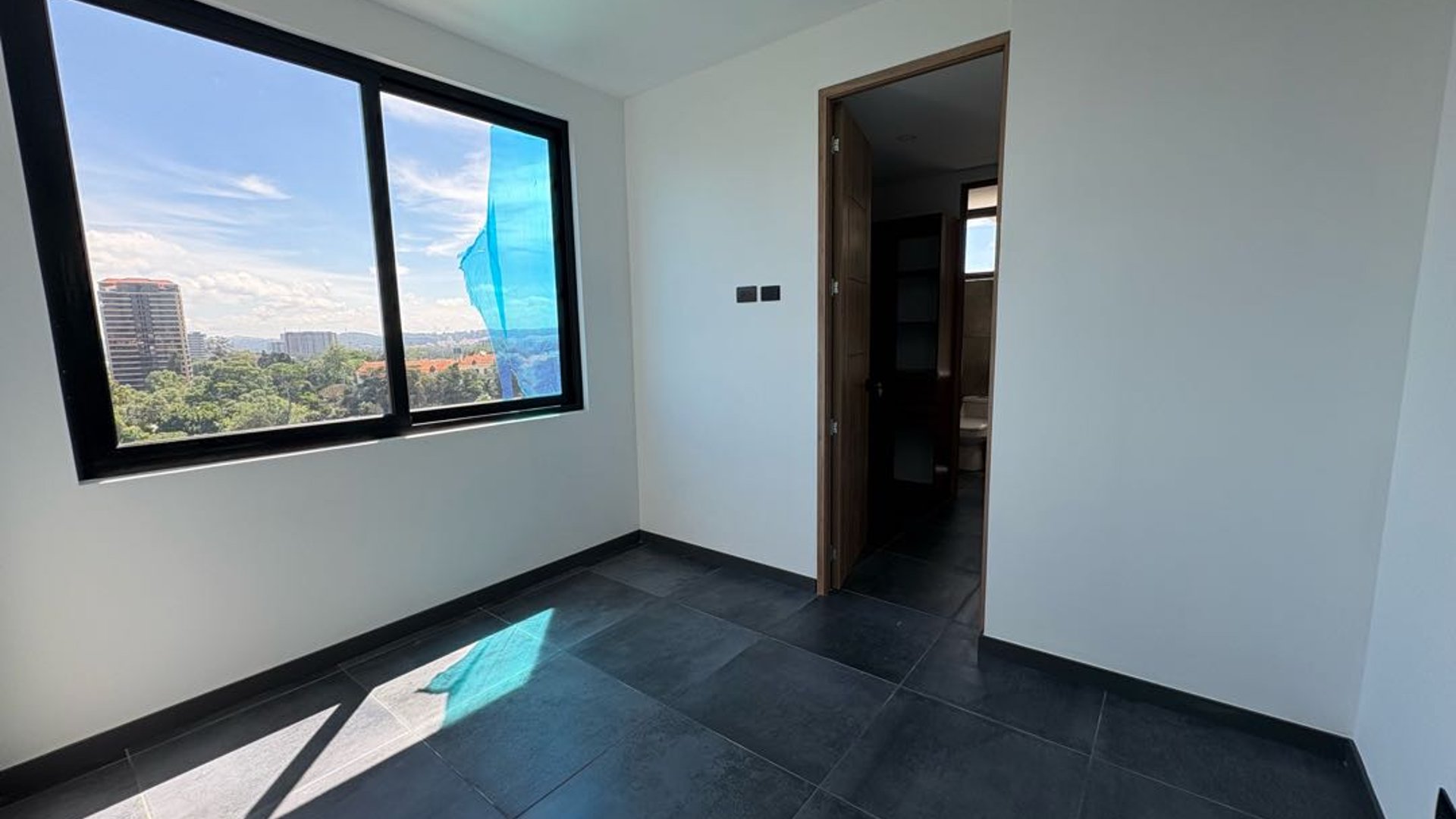 Apartamento de 2 habitaciones en alquiler Kona Diez zona 10 - Miniatura 8