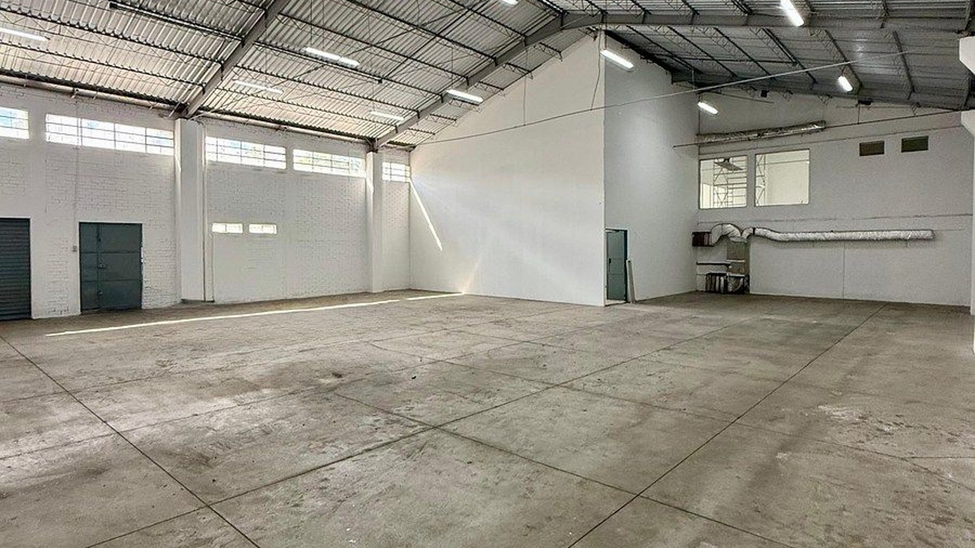 Bodega en Alquiler | Calzada Atanasio Tzul, Zona 8 - Miniatura 2