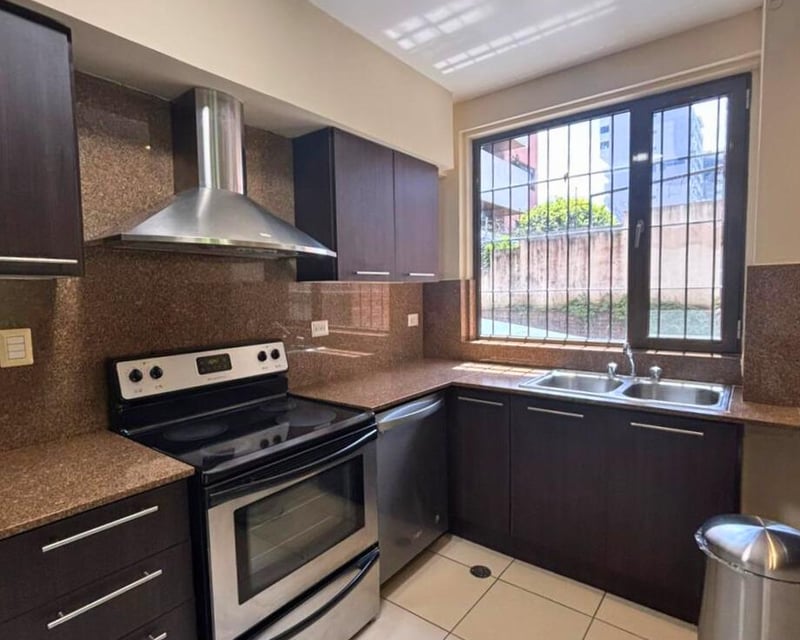 Apartamento con jardin en renta - 3 habitaciones en zona 14 Ref-5729